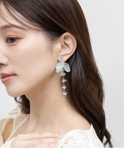 RANDA（ランダ）の「フラワーペタルイヤリング（イヤリング・レディース・ホワイト/グレー・FREE）」の7枚目の写真