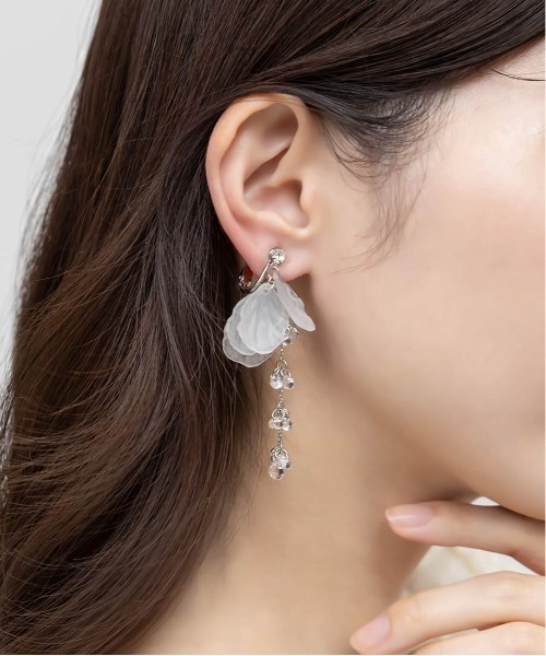 RANDA（ランダ）の「フラワーペタルイヤリング（イヤリング・レディース・ホワイト/グレー・FREE）」の8枚目の写真