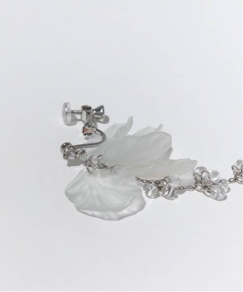RANDA（ランダ）の「フラワーペタルイヤリング（イヤリング・レディース・ホワイト/グレー・FREE）」の12枚目の写真