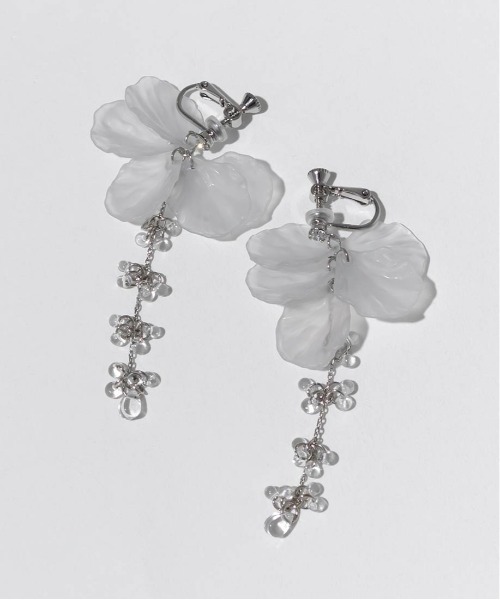 RANDA（ランダ）の「フラワーペタルイヤリング（イヤリング・レディース・ホワイト/グレー・FREE）」の13枚目の写真
