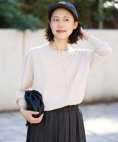 SLOBE IENA（スローブイエナ）の「《シリーズあり》コットンキュプラクルーネックカーディガン（カーディガン/ボレロ・レディース・アイボリー/ベージュ/ピンク/チャコールグレー・FREE）」の2枚目の写真