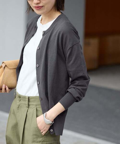 SLOBE IENA（スローブイエナ）の「《シリーズあり》コットンキュプラクルーネックカーディガン（カーディガン/ボレロ・レディース・アイボリー/ベージュ/ピンク/チャコールグレー・FREE）」の13枚目の写真