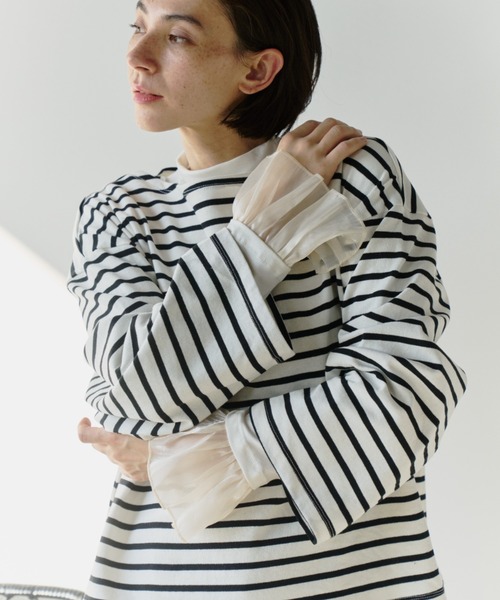 Libra Cue(リブラ キュー)の「フリルチュールスリーブカットソー(Tシャツ/カットソー・レディース・アイボリー/ブラック・FREE)」の2枚目の写真