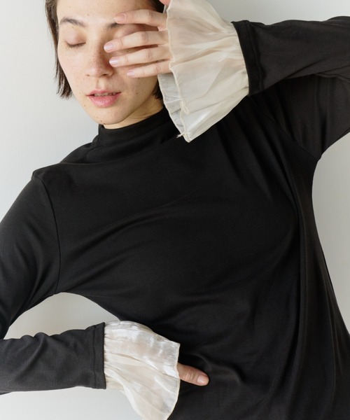 Libra Cue(リブラ キュー)の「フリルチュールスリーブカットソー(Tシャツ/カットソー・レディース・アイボリー/ブラック・FREE)」の1枚目の写真