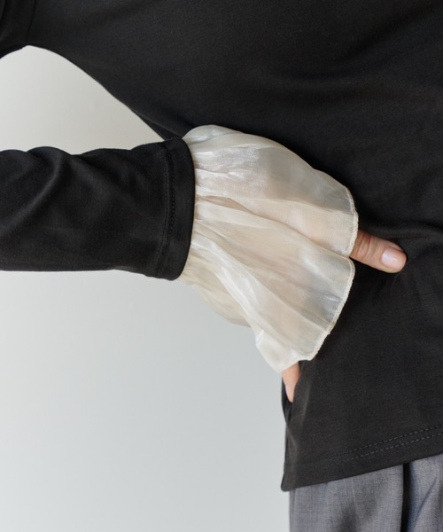 Libra Cue(リブラ キュー)の「フリルチュールスリーブカットソー(Tシャツ/カットソー・レディース・アイボリー/ブラック・FREE)」の6枚目の写真