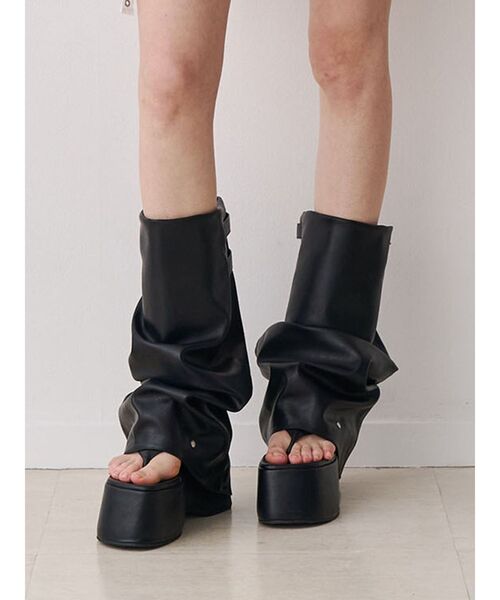 jouetie(ジュエティ)の「カバートングサンダルブーツ(サンダル・レディース・ブラック/ブラウン・MEDIUM/LARGE)」の11枚目の写真