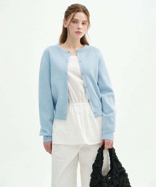 MICANE(ミケーネ)の「シアンベーシックカーディガン(カーディガン/ボレロ・レディース・スカイブルー/ピンク/クリーム・SMALL/MEDIUM/LARGE/X-LARGE)」の4枚目の写真