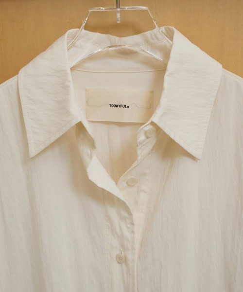 TODAYFUL（トゥデイフル）の「TODAYFUL Sidetuck Silky Shirts（シャツ/ブラウス・レディース・オフホワイト/ブラック/ライトグリーン・FREE）」の6枚目の写真