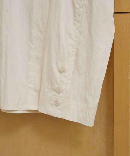 TODAYFUL（トゥデイフル）の「TODAYFUL Sidetuck Silky Shirts（シャツ/ブラウス・レディース・オフホワイト/ブラック/ライトグリーン・FREE）」の7枚目の写真