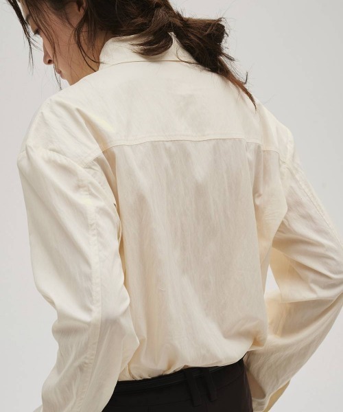 TODAYFUL（トゥデイフル）の「TODAYFUL Sidetuck Silky Shirts（シャツ/ブラウス・レディース・オフホワイト/ブラック/ライトグリーン・FREE）」の15枚目の写真