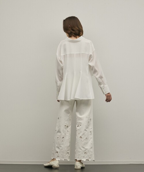 GRACE CONTINENTAL(グレースコンチネンタル)の「カットワークフレアパンツ(その他パンツ・レディース・グレー/ホワイト・36/38)」の5枚目の写真