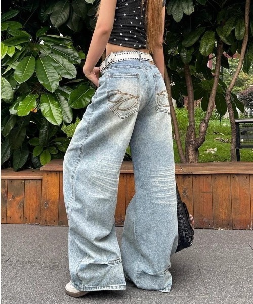 Teem Store(チームストア)の「バックポケット刺繍デニムワイドパンツ(デニムパンツ・レディース・ブルー・L/M)」の4枚目の写真