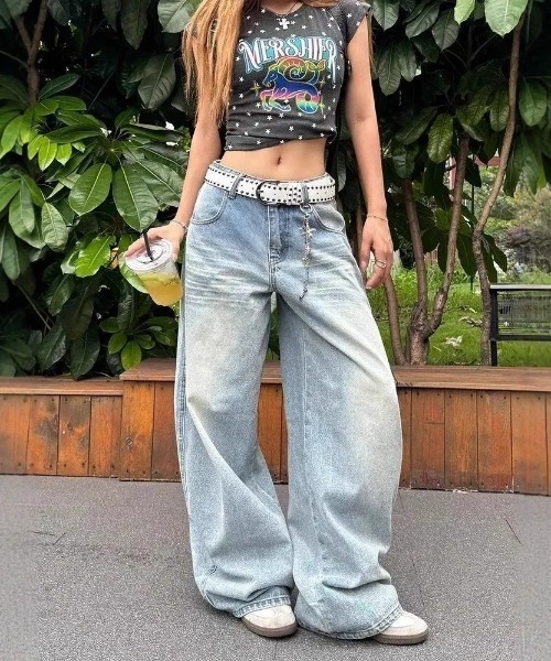 Teem Store(チームストア)の「バックポケット刺繍デニムワイドパンツ(デニムパンツ・レディース・ブルー・L/M)」の6枚目の写真