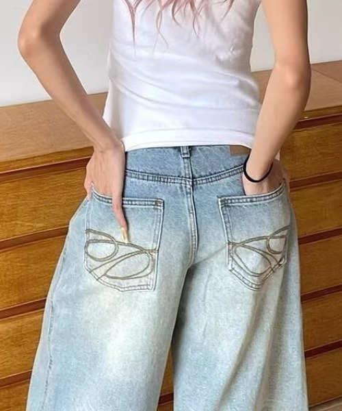 Teem Store(チームストア)の「バックポケット刺繍デニムワイドパンツ(デニムパンツ・レディース・ブルー・L/M)」の11枚目の写真