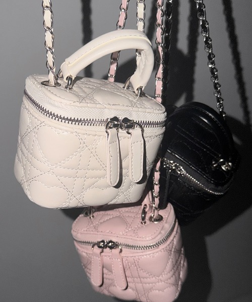 me+em select（ミームセレクト）の「ハートキルティングミニバニティバッグ / heart quilted mini vanity bag（ショルダーバッグ・レディース・ピンク/ブラック/アイボリー・FREE）」の2枚目の写真
