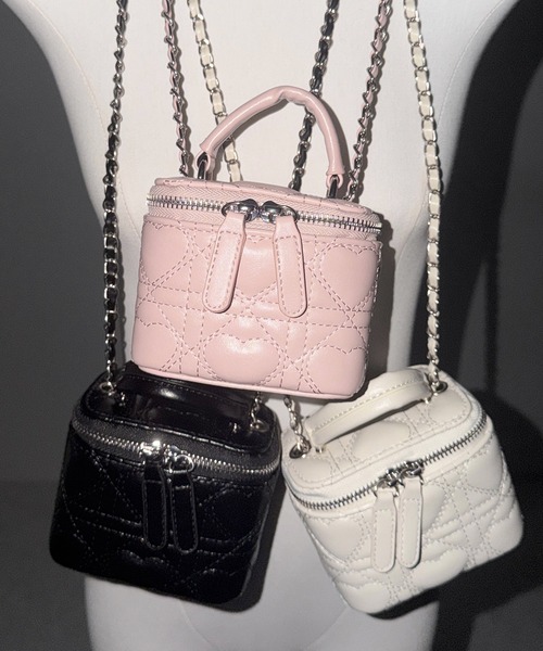 me+em select（ミームセレクト）の「ハートキルティングミニバニティバッグ / heart quilted mini vanity bag（ショルダーバッグ・レディース・ピンク/ブラック/アイボリー・FREE）」の3枚目の写真
