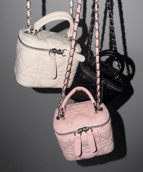 me+em select（ミームセレクト）の「ハートキルティングミニバニティバッグ / heart quilted mini vanity bag（ショルダーバッグ・レディース・ピンク/ブラック/アイボリー・FREE）」の5枚目の写真