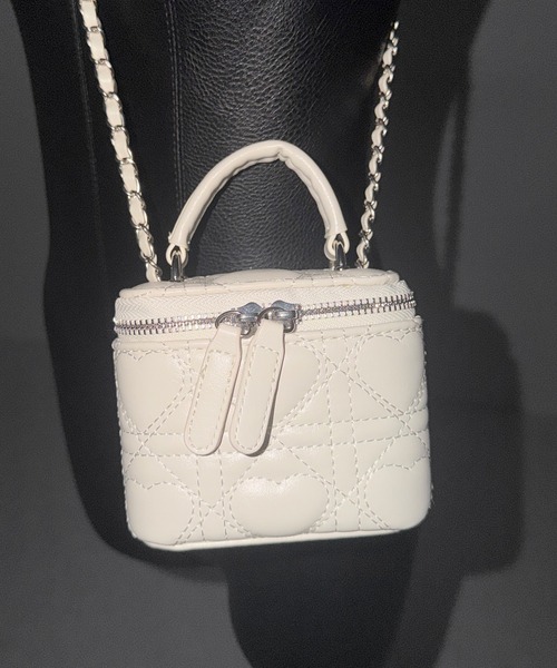 me+em select（ミームセレクト）の「ハートキルティングミニバニティバッグ / heart quilted mini vanity bag（ショルダーバッグ・レディース・ピンク/ブラック/アイボリー・FREE）」の11枚目の写真