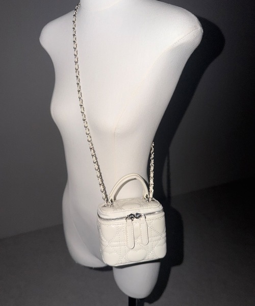 me+em select（ミームセレクト）の「ハートキルティングミニバニティバッグ / heart quilted mini vanity bag（ショルダーバッグ・レディース・ピンク/ブラック/アイボリー・FREE）」の13枚目の写真