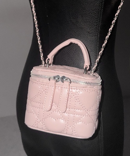 me+em select（ミームセレクト）の「ハートキルティングミニバニティバッグ / heart quilted mini vanity bag（ショルダーバッグ・レディース・ピンク/ブラック/アイボリー・FREE）」の6枚目の写真