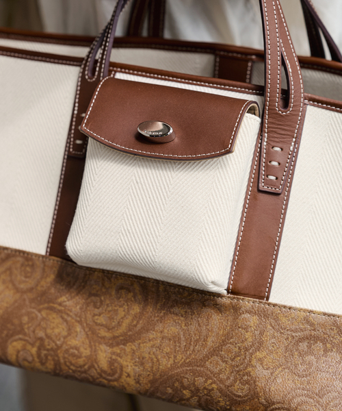 FRAMeWORK（フレームワーク）の「AVACATION/アヴァケーション LAND MUSTARD PAISLEY（トートバッグ・レディース・ブラウン・FREE）」の3枚目の写真