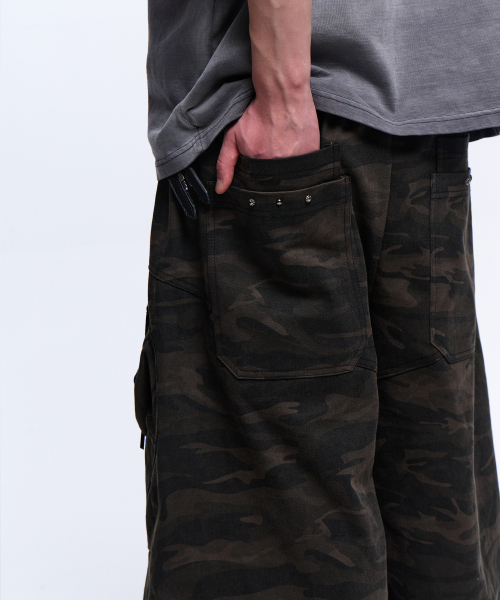 RSSC(アールエスエスシー)の「DOUBLE KNEE CARGO BERMUDA PANTS - CAMO(その他パンツ・レディース・その他・1/2)」の9枚目の写真