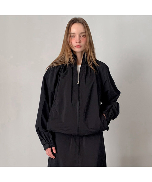 VASCARA(バスカラ)の「Dana High Neck Shirring Zip-Up Jumper (3Colors)(ナイロンジャケット・レディース・クリーム/グレー/ブラック・FREE)」の1枚目の写真