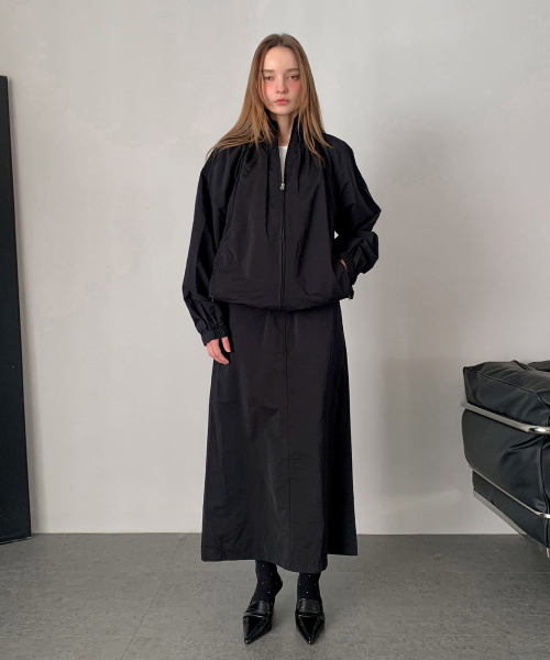 VASCARA(バスカラ)の「Dana High Neck Shirring Zip-Up Jumper (3Colors)(ナイロンジャケット・レディース・クリーム/グレー/ブラック・FREE)」の5枚目の写真