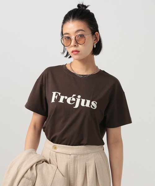 BAYFLOW（ベイフロー）の「[なめらかな肌触り]スムースタッチロゴ半袖Tシャツ（Tシャツ/カットソー・レディース・ベージュ/ダークブラウン/ブルー/オフホワイト/ブラック/カーキ・SMALL/MEDIUM）」の4枚目の写真