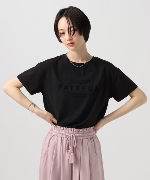 BAYFLOW（ベイフロー）の「[なめらかな肌触り]スムースタッチロゴ半袖Tシャツ（Tシャツ/カットソー・レディース・ベージュ/ダークブラウン/ブルー/オフホワイト/ブラック/カーキ/ライトグリーン/ホワイト/ピンク/レッド・SMALL/MEDIUM）」の11枚目の写真