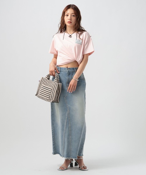 BAYFLOW（ベイフロー）の「[なめらかな肌触り]スムースタッチロゴ半袖Tシャツ（Tシャツ/カットソー・レディース・ベージュ/ダークブラウン/ブルー/オフホワイト/ブラック/カーキ/ライトグリーン/ホワイト/ピンク/レッド・SMALL/MEDIUM）」の13枚目の写真