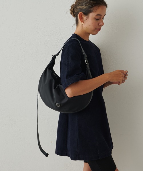 IACUCCI(イアクッチ)の「アーゴ M NYLON/CERVO(ショルダーバッグ・レディース・ブラック・FREE)」の11枚目の写真