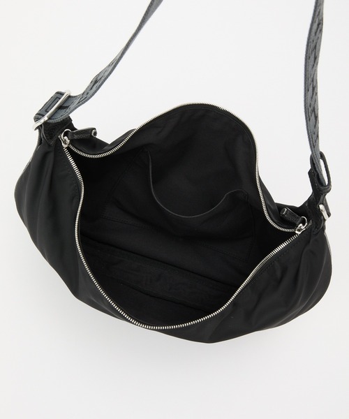 IACUCCI(イアクッチ)の「アーゴ M NYLON/CERVO(ショルダーバッグ・レディース・ブラック・FREE)」の21枚目の写真