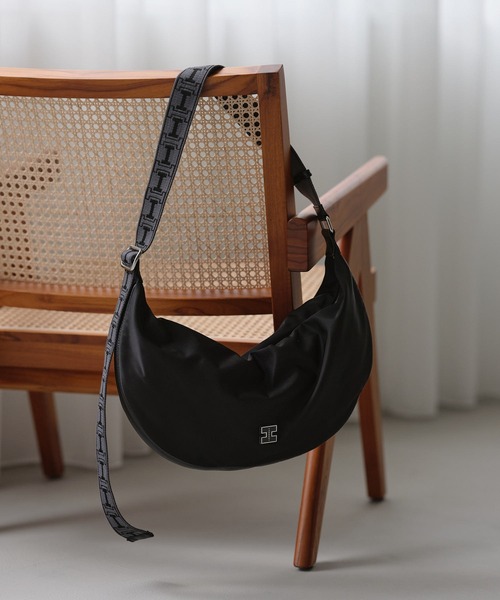 IACUCCI(イアクッチ)の「アーゴ M NYLON/CERVO(ショルダーバッグ・レディース・ブラック・FREE)」の2枚目の写真