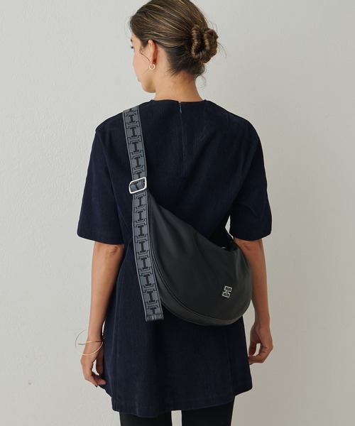 IACUCCI(イアクッチ)の「アーゴ M NYLON/CERVO(ショルダーバッグ・レディース・ブラック・FREE)」の21枚目の写真