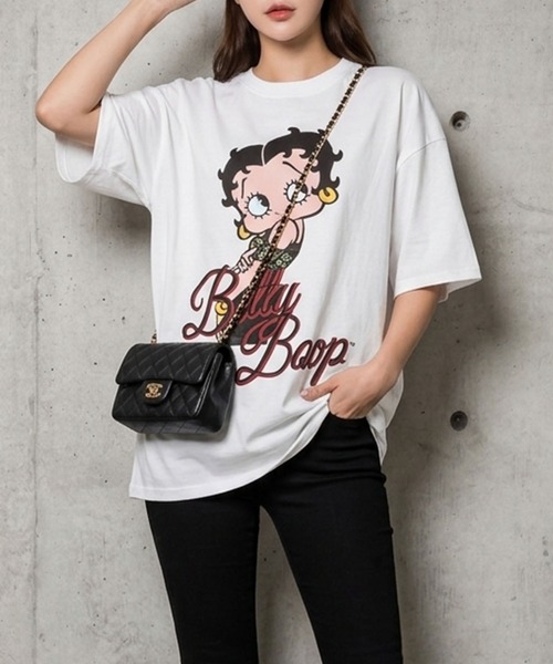GLAMOROUS JANE(グラマラスジェーン)の「BETTY BOOP迷彩プリント半袖Tシャツ(Tシャツ/カットソー・レディース・オフホワイト/チャコールグレー/ブラック・FREE)」の4枚目の写真