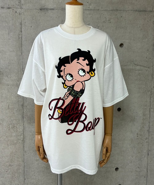 GLAMOROUS JANE(グラマラスジェーン)の「BETTY BOOP迷彩プリント半袖Tシャツ(Tシャツ/カットソー・レディース・オフホワイト/チャコールグレー/ブラック・FREE)」の5枚目の写真