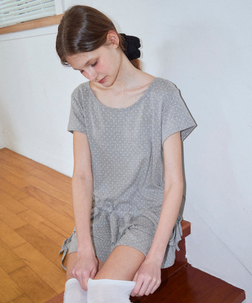 ROGIN N ROSIE(ロギンエンロージー)の「Half Frill Dotted T-shirt Grey(Tシャツ/カットソー・レディース・その他・FREE)」の3枚目の写真