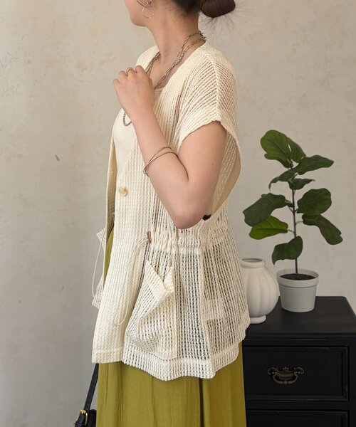 Chez toi(シェトワ)の「【レイヤード対応】【インせず着れる】メッシュベスト(ベスト・レディース・アイボリー/ブラック・FREE)」の6枚目の写真
