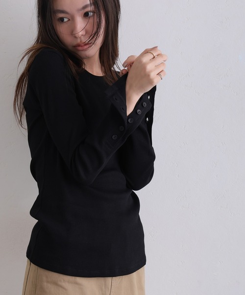 ElegChic(エレグシック)の「袖口ボタンリブロングTシャツ(Tシャツ/カットソー・レディース・ブラック/オフホワイト・M/4L/XXL/XL/L)」の10枚目の写真