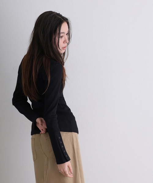 ElegChic(エレグシック)の「袖口ボタンリブロングTシャツ(Tシャツ/カットソー・レディース・ブラック/オフホワイト・M/4L/XXL/XL/L)」の12枚目の写真