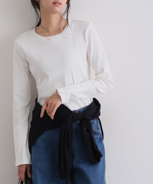 ElegChic(エレグシック)の「袖口ボタンリブロングTシャツ(Tシャツ/カットソー・レディース・ブラック/オフホワイト・M/4L/XXL/XL/L)」の21枚目の写真