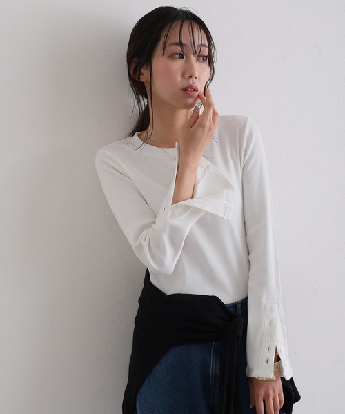 ElegChic(エレグシック)の「袖口ボタンリブロングTシャツ(Tシャツ/カットソー・レディース・ブラック/オフホワイト・M/4L/XXL/XL/L)」の3枚目の写真