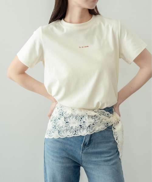 on:nue（オンニュ）の「【on:nue】[着用動画あり！] フロッキーロゴプリントTシャツ（Tシャツ/カットソー・レディース・ホワイト/クリーム/ブラック/グレー・FREE）」の4枚目の写真