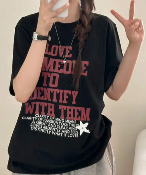 VIVID LADY(ビビッドレディー)の「英字プリント 半袖Tシャツ(Tシャツ/カットソー・レディース・アイボリー/ブラック/ライトベージュ・FREE)」の11枚目の写真