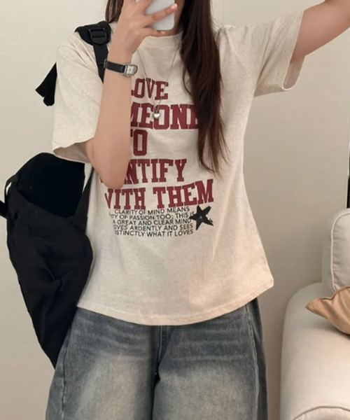 VIVID LADY(ビビッドレディー)の「英字プリント 半袖Tシャツ(Tシャツ/カットソー・レディース・アイボリー/ブラック/ライトベージュ・FREE)」の16枚目の写真