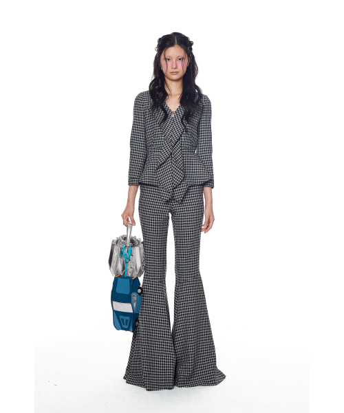 GREEDILOUS(グリディアス)の「High Waist Check pattern Flared Pants(その他パンツ・レディース・その他・X-SMALL/SMALL/MEDIUM/LARGE)」の2枚目の写真