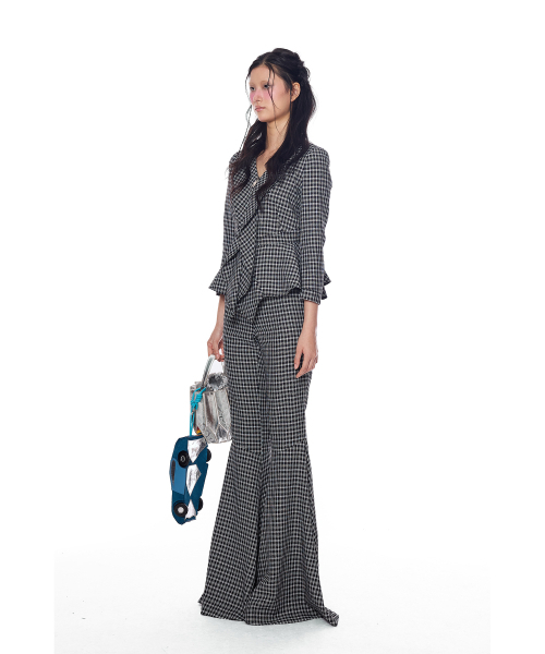 GREEDILOUS(グリディアス)の「High Waist Check pattern Flared Pants(その他パンツ・レディース・その他・X-SMALL/SMALL/MEDIUM/LARGE)」の3枚目の写真