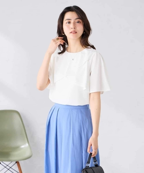 a.v.v(アーヴェヴェ)の「【前後2WAY/接触冷感】フリルデザインカットソー(Tシャツ/カットソー・レディース・クリーム/アイボリー/ブラック・36/40/38)」の2枚目の写真