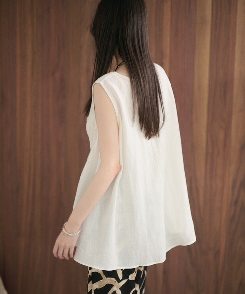 LAULEN(ローレン)の「front-gather linen sleeveless top /フロントギャザー リネンスリーブレスブラウス(シャツ/ブラウス・レディース・カーキ/ベージュ/ホワイト・FREE)」の6枚目の写真